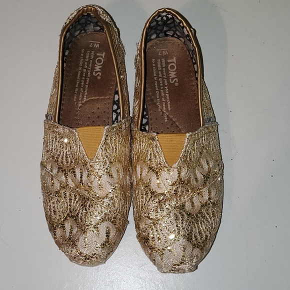 Toms women's 7 gold sparkle lace slip on shoes - Picture 2 of 6